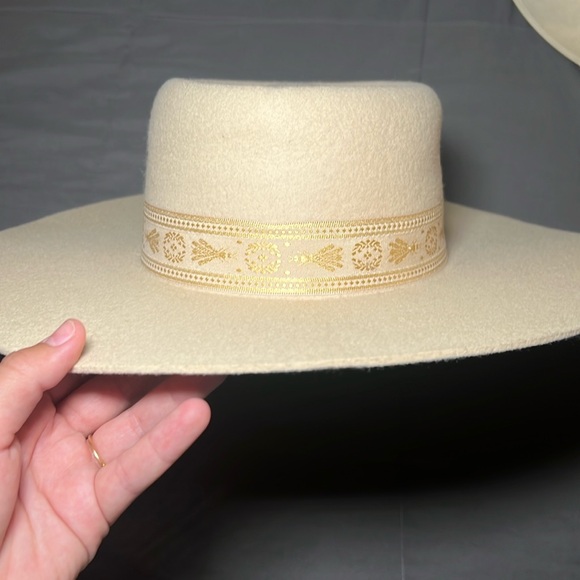 Lack of Color Cream Hat - Picture 1 of 4